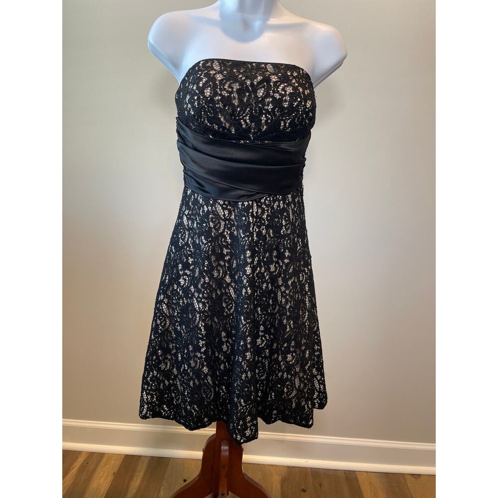 White House Black Market Size 2 Black Lace Strapless Bubble Hem Dress